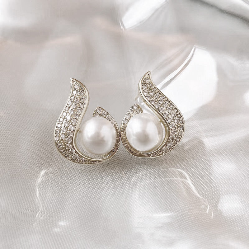 Avtoit | Elegant earrings with pearl imitation and rhinestone