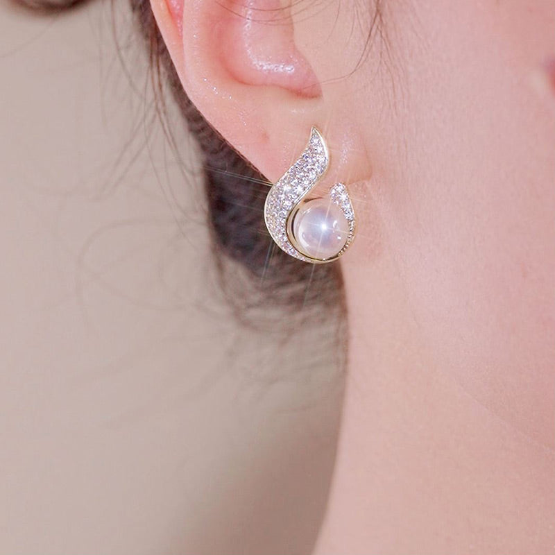 Avtoit | Elegant earrings with pearl imitation and rhinestone