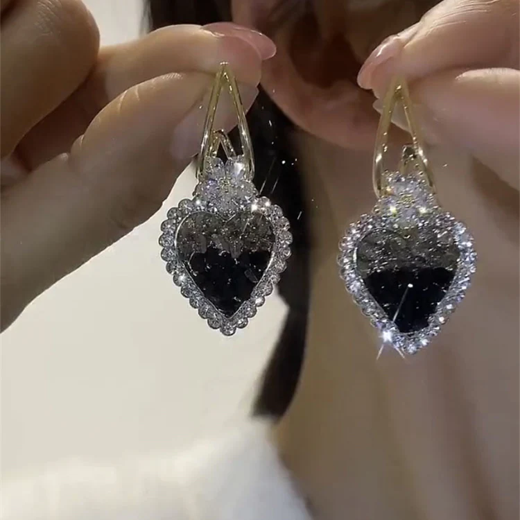 Avtoit | Earrings with heart in green crystals