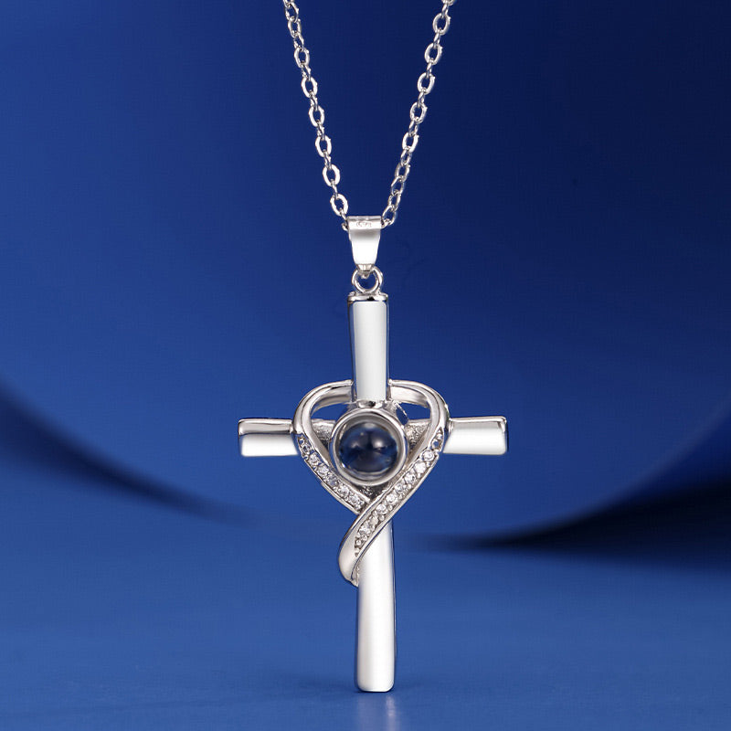 Avtoit | Cross necklace with "I love you" projection in 100 languages