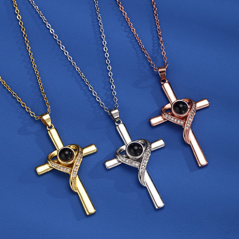 Avtoit | Cross necklace with "I love you" projection in 100 languages
