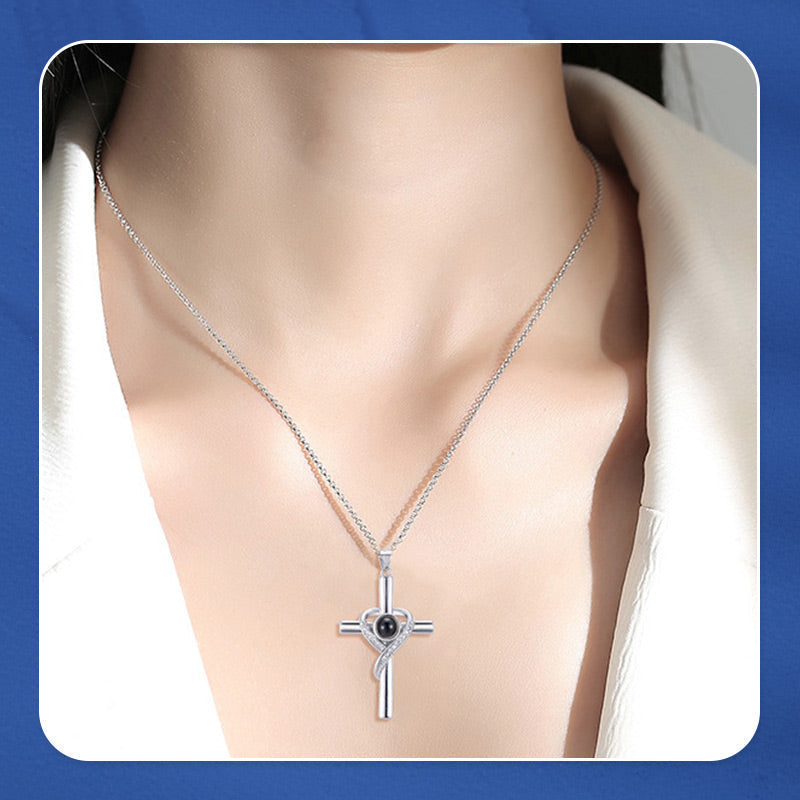 Avtoit | Cross necklace with "I love you" projection in 100 languages