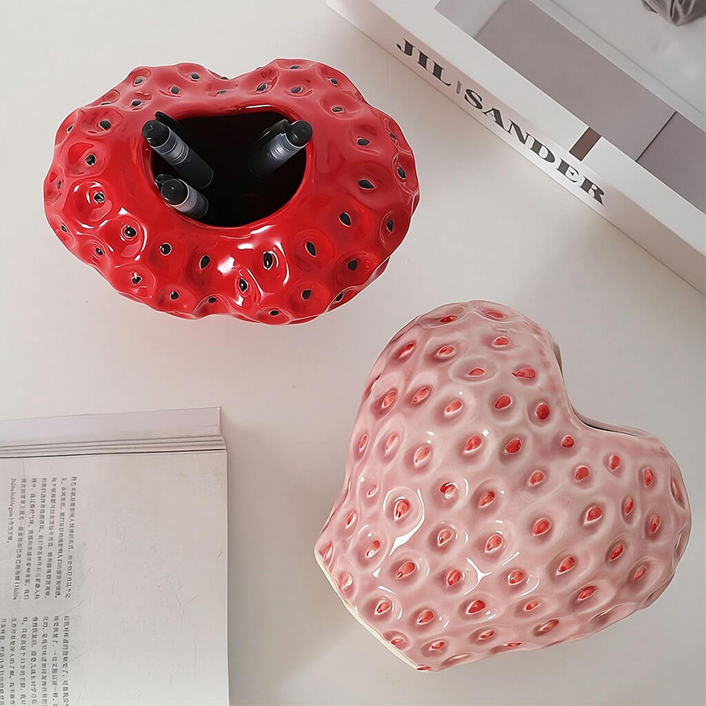 Avtoit | Strawberry-structured ceramic vase