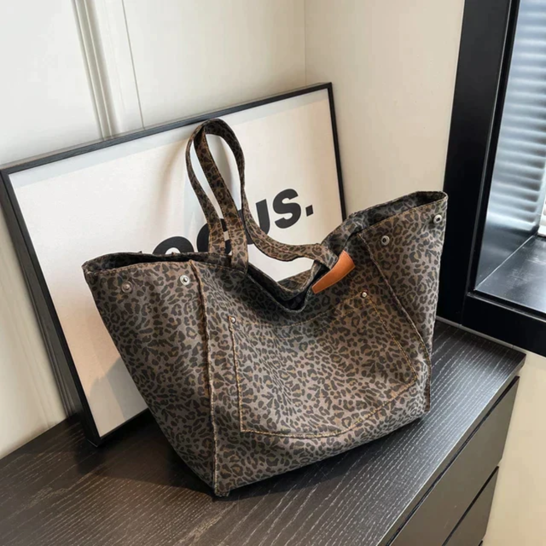 Avtoit | Stylish Handbag with Leopard Print - WildElegance