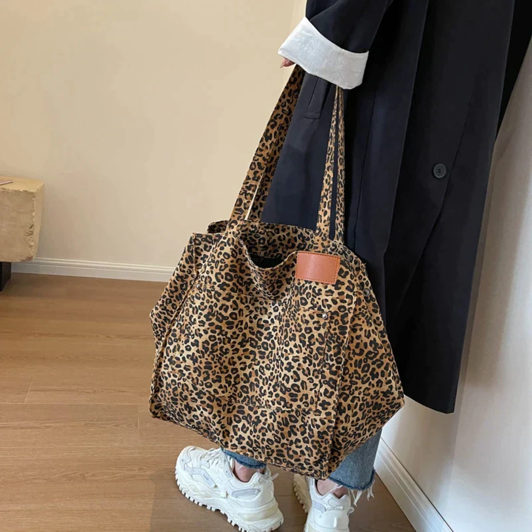 Avtoit | Stylish Handbag with Leopard Print - WildElegance
