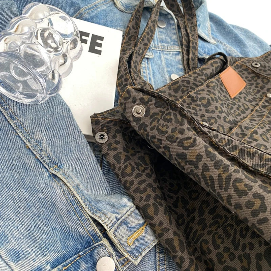 Avtoit | Stylish Handbag with Leopard Print - WildElegance