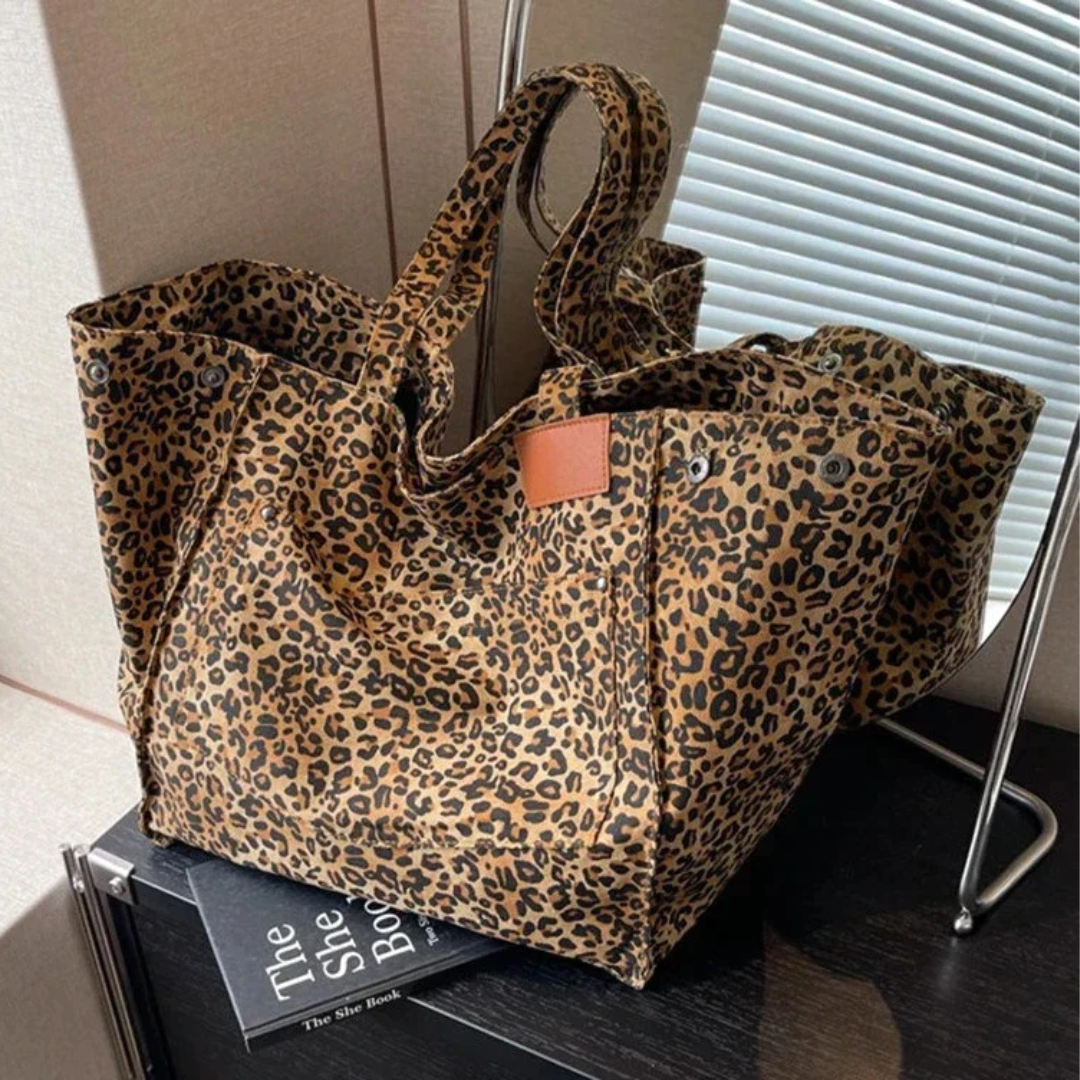 Avtoit | Stylish Handbag with Leopard Print - WildElegance