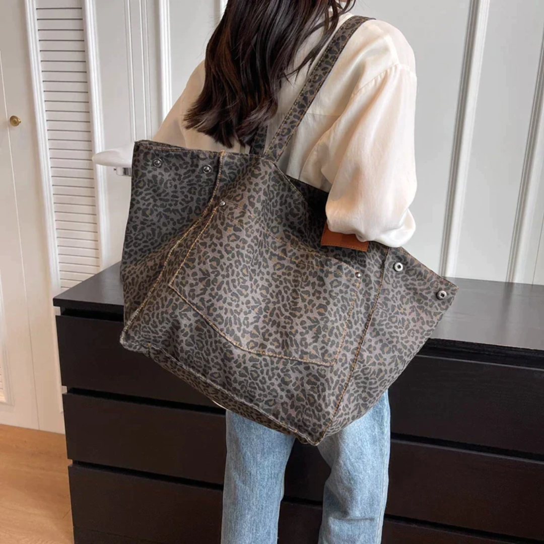 Avtoit | Stylish Handbag with Leopard Print - WildElegance