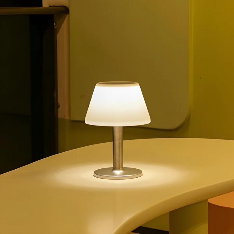 Avtoit | Stylish Solar-Powered Table Lamp - SolarLuxe
