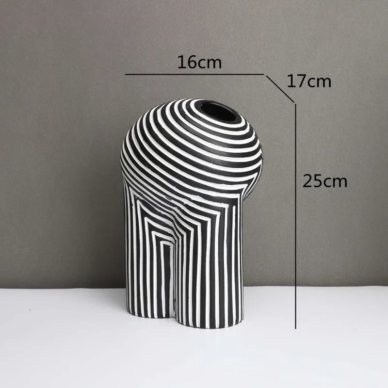 Avtoit | Vase with abstract geometry