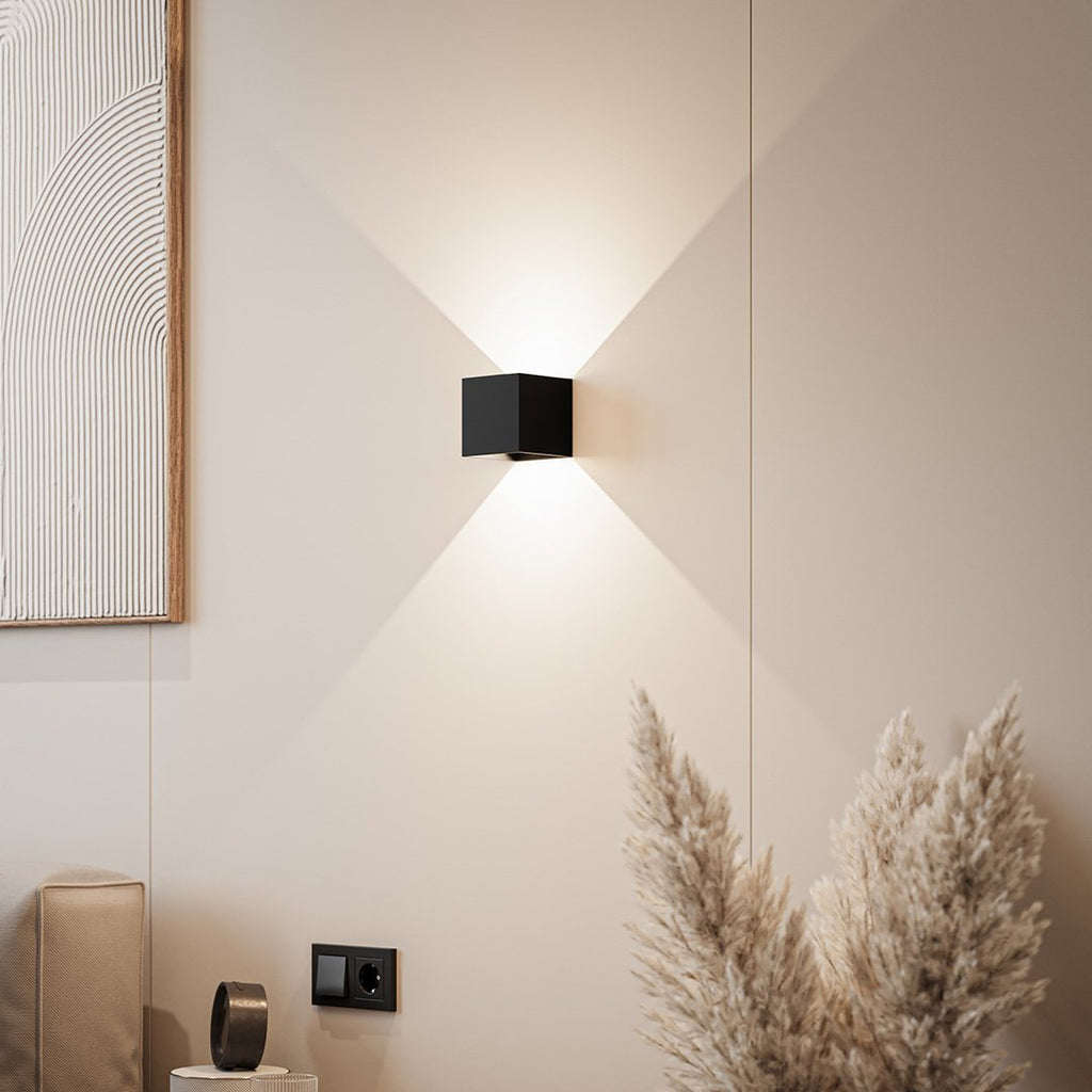 Avtoit | LumiGuard - LED wall lamp with warm light